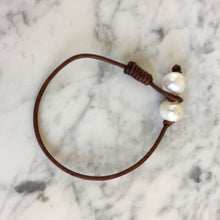 Load image into Gallery viewer, Simple Pearl + Leather Bracelet