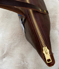 Load image into Gallery viewer, Large Worn Saddle Barn Tote with Zipper