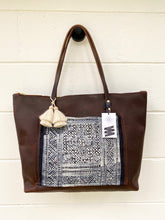 Load image into Gallery viewer, Large Indigo + Worn Saddle Tote with Zipper