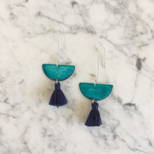 Load image into Gallery viewer, Fountain Earrings